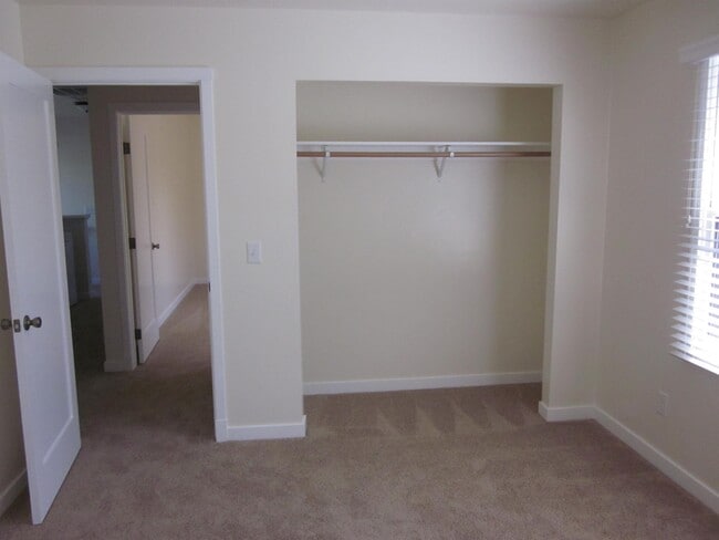 Building Photo - 108 Myrtle St