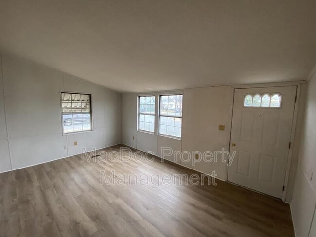 Building Photo - 900 White St