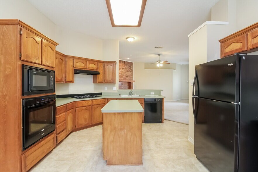 Building Photo - 1554 Cardigan Ln