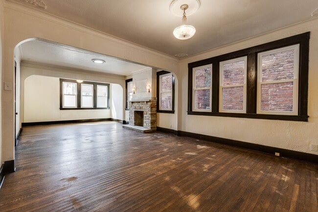 Building Photo - 609 E Warrington Ave