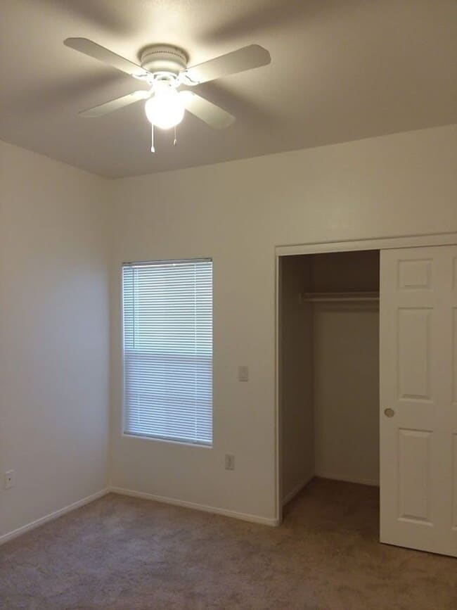 Building Photo - First floor unit in luxury gated Northwest...