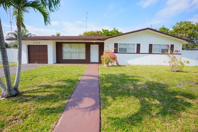 Building Photo - 3 br, 2 bath House - 135 NW 208th Street 135