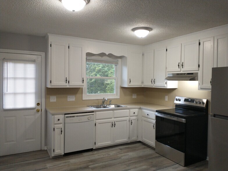Kitchen - 607 N 1st St