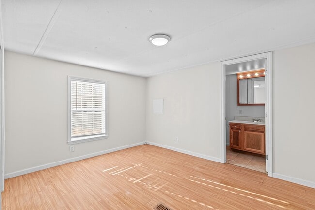 Building Photo - 119 Starwood Cir