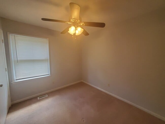 Building Photo - 4742 Belford Rd