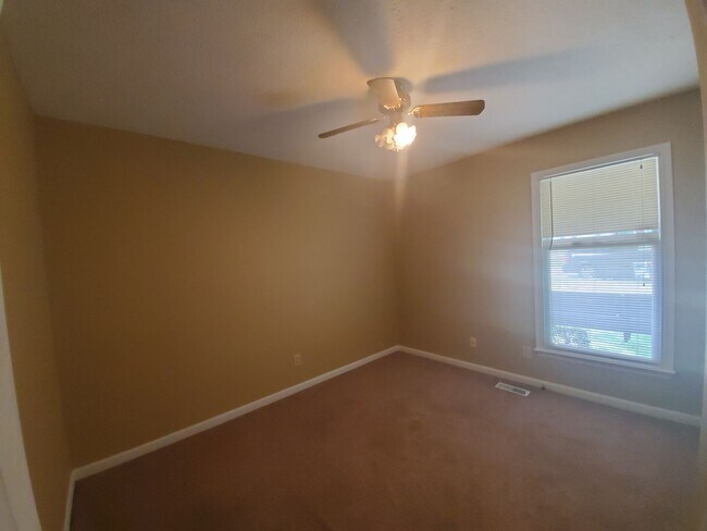 Building Photo - 5090 Summer Ridge Rd