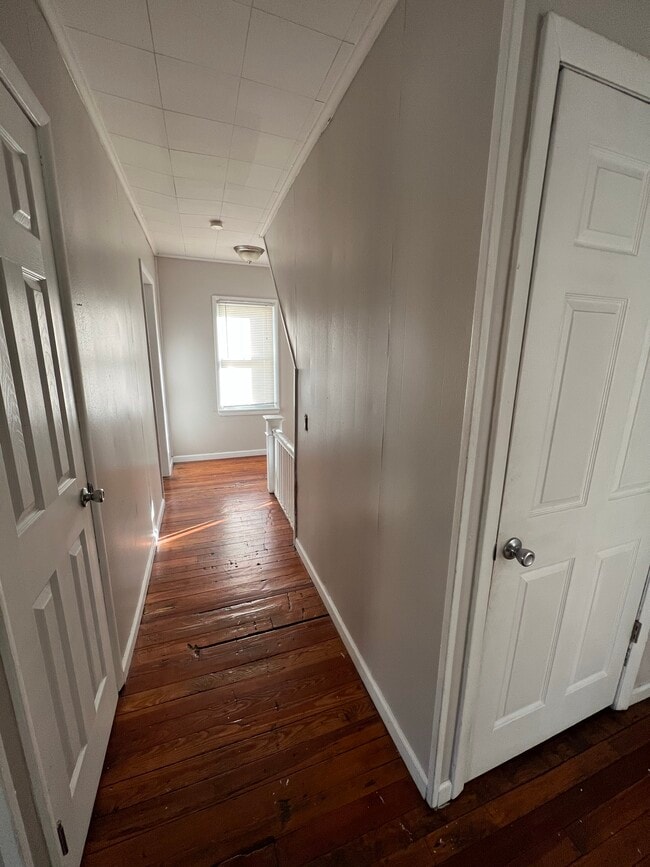 Building Photo - 126 Barton St