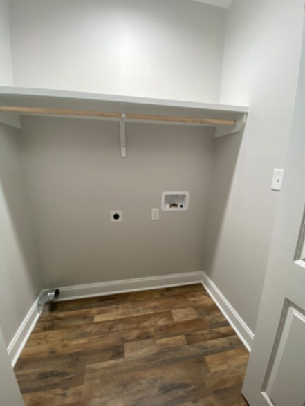 Building Photo - 102 Glade Blvd