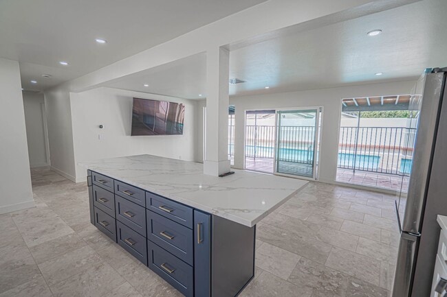 Building Photo - Single-Story 3-Bedroom Pool Home with RV P...