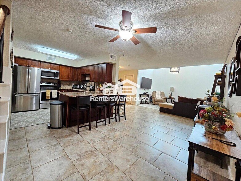 Building Photo - 1806 Saxony Ln