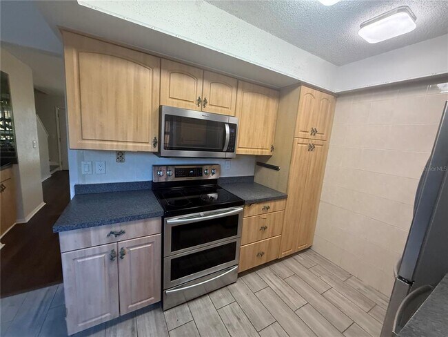 Building Photo - 3355 Riverview Way