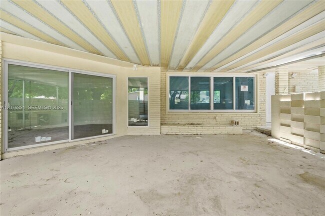 Building Photo - 1701 NW 19th Ave