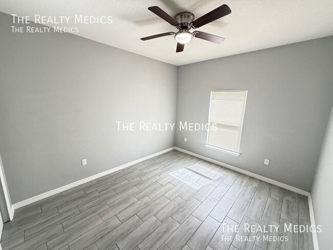 Building Photo - 491 Ixora Ave NW