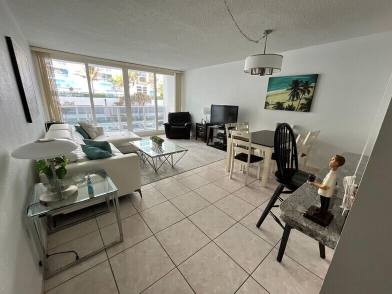 Building Photo - 3505 S Ocean Dr