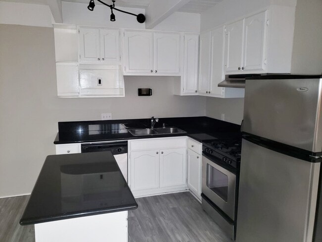 Building Photo - 136HAM