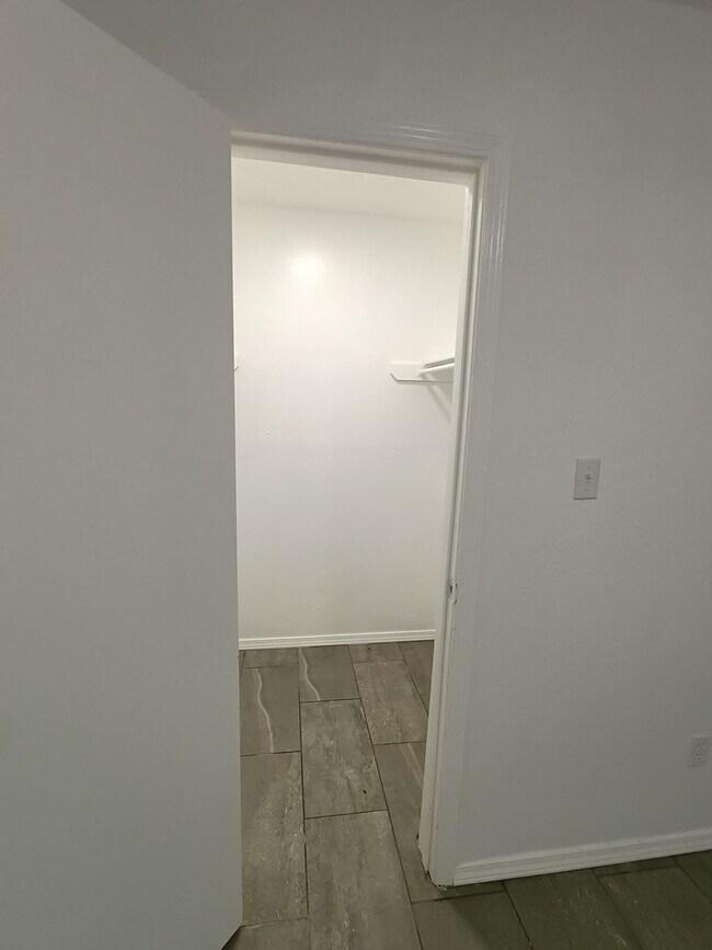 Building Photo - 3 Bedroom, 1.5 Bath Apartment for Rent – Waldron, AR