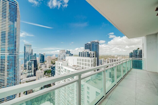 Building Photo - 950 Brickell Bay Dr