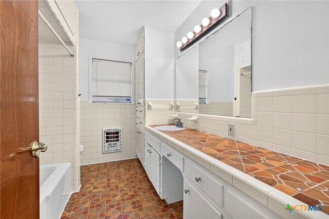 Building Photo - 506 Arapaho Dr