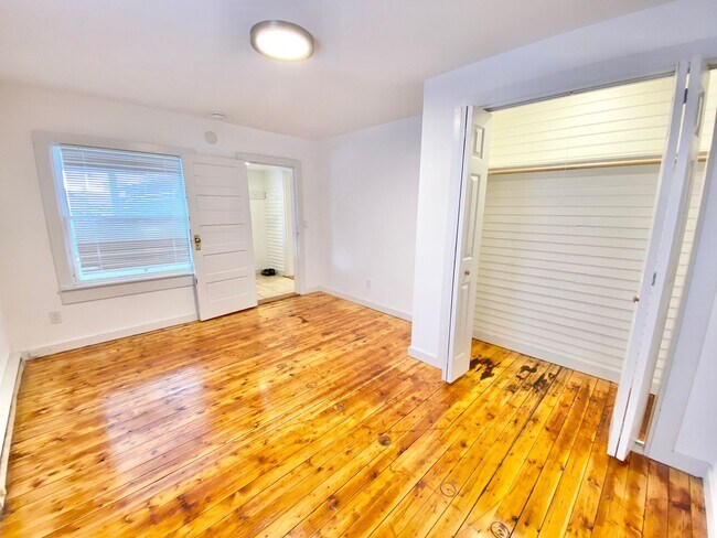 Building Photo - 69 Russell St