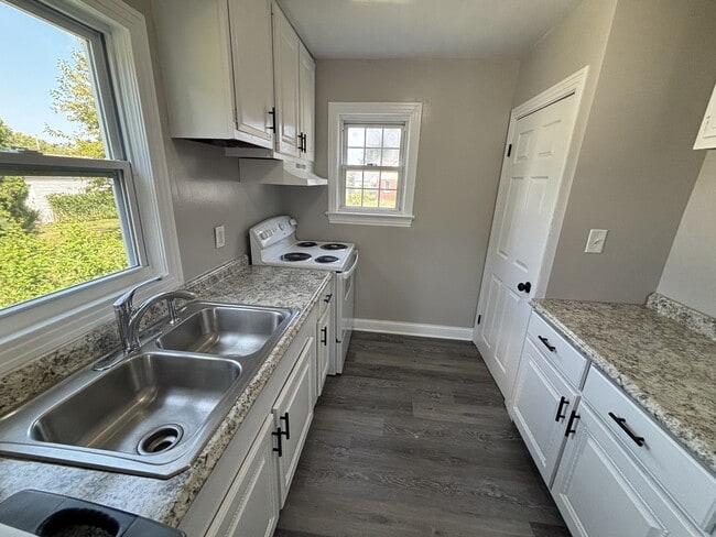 Building Photo - 2201 20th St NE