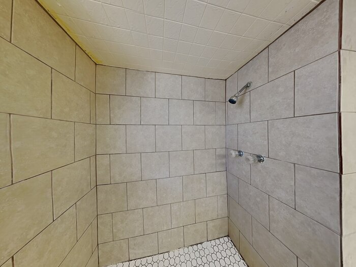 Building Photo - 1906 Tucumcari Dr