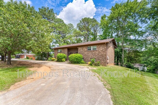 Building Photo - 8738 Gleason Dr