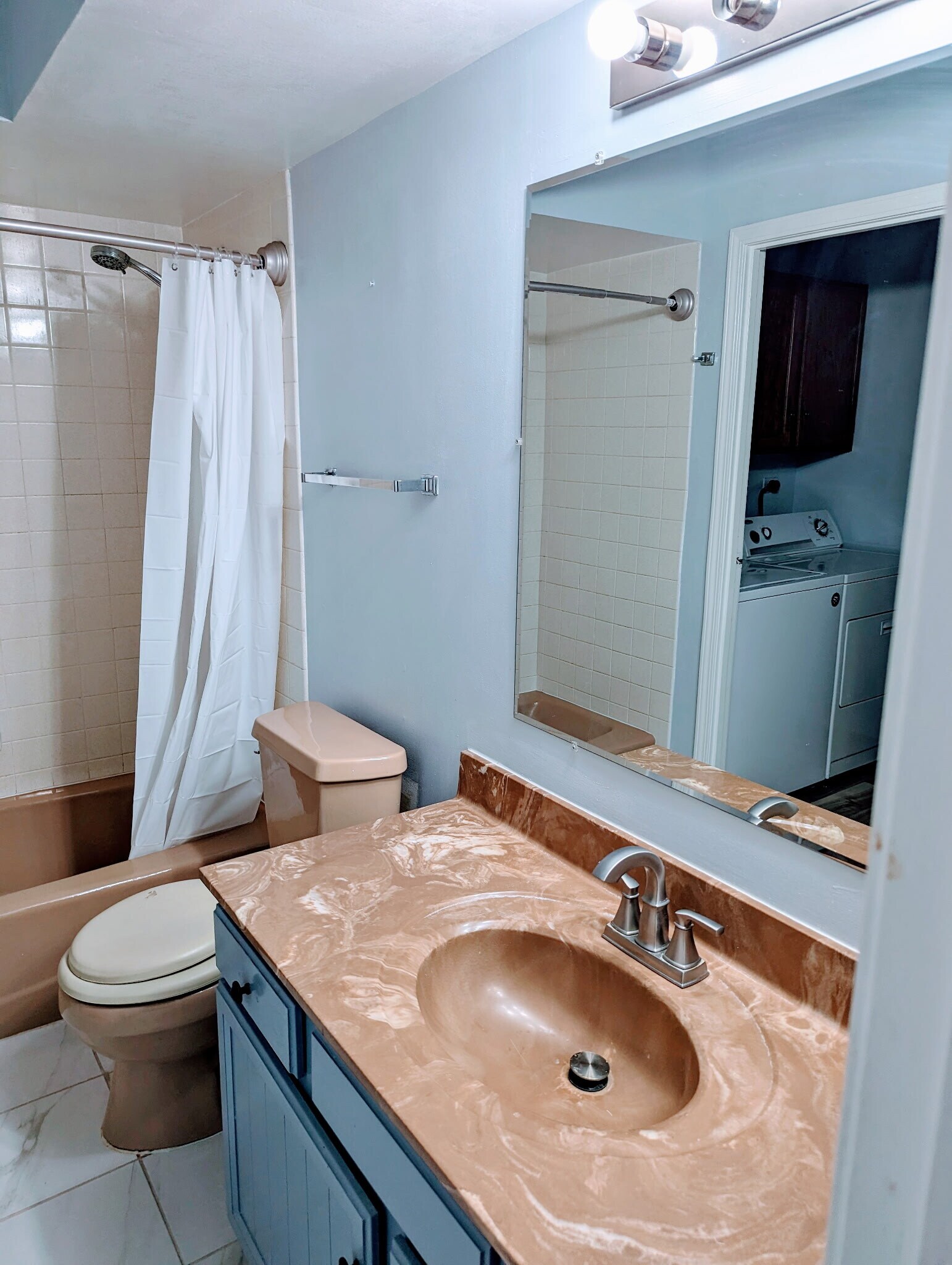 Second bathroom - 5935 Lincoln Ave