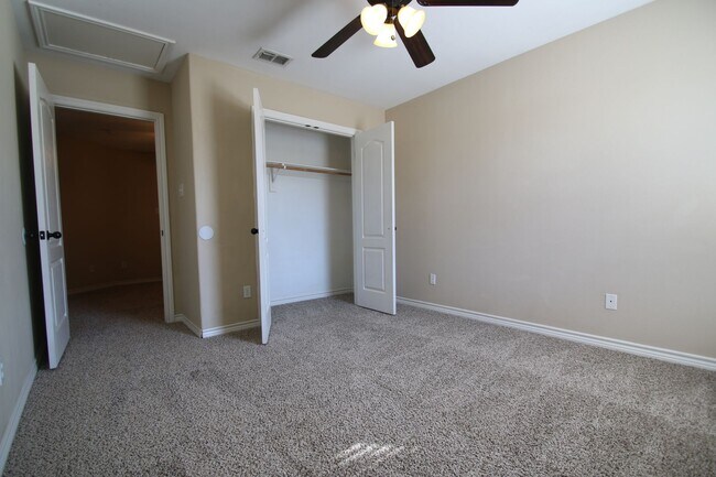 Building Photo - ~INVITING 3/2.5 Townhome Includes Granite in Kitchen & All Kitchen Appliances***Landscaping Inclu...