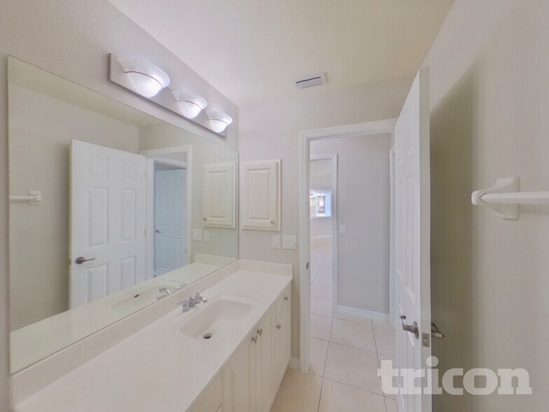 Building Photo - 4090 W Price Blvd