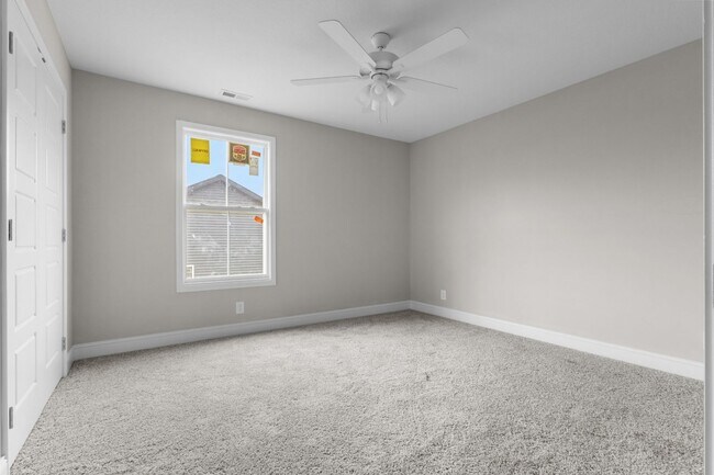 Building Photo - Beautiful New Build Available Now!