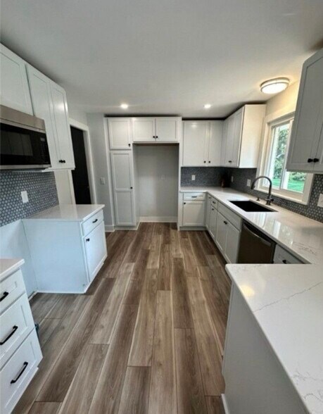 Building Photo - 4834 Echovalley St NW