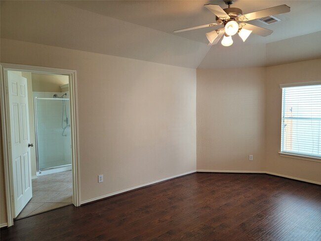Building Photo - 2734 Troy Dr