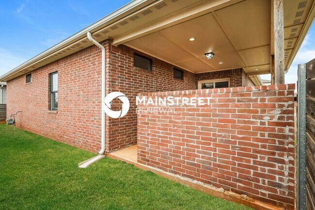 Building Photo - 3 Bedroom Pet-Friendly Home in Oklahoma City, OK with Main Street Renewal