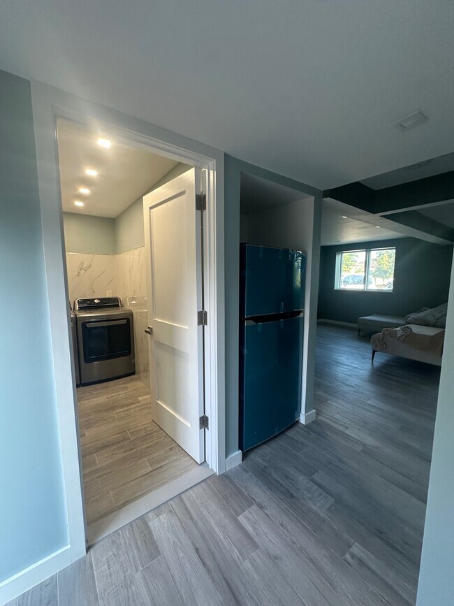 Building Photo - 3829 Beechwood Pl