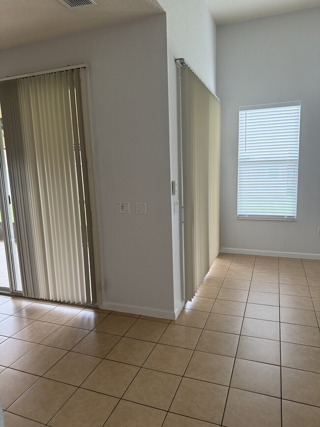 Building Photo - 2914 River Birch Dr