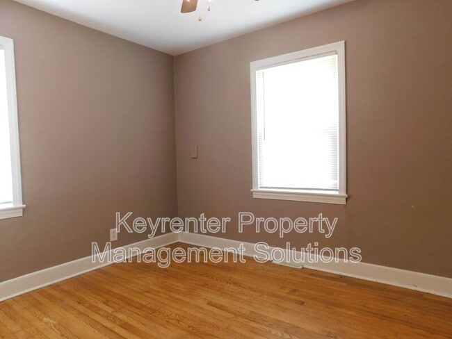 Building Photo - 325 James Ave