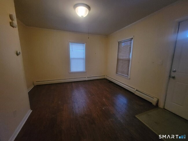 Building Photo - 102 Brook St