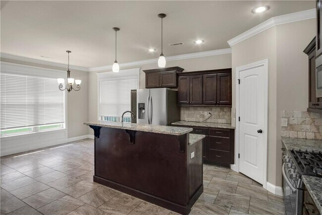 Building Photo - 2300 SW Chaddington Rd