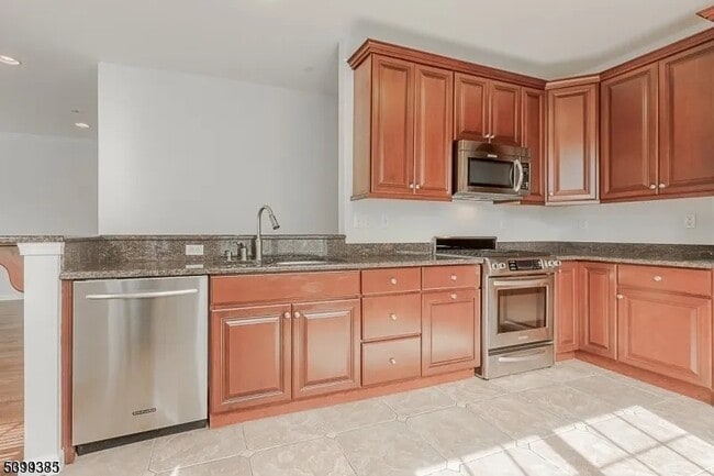 Building Photo - 75 Swing Bridge Ln