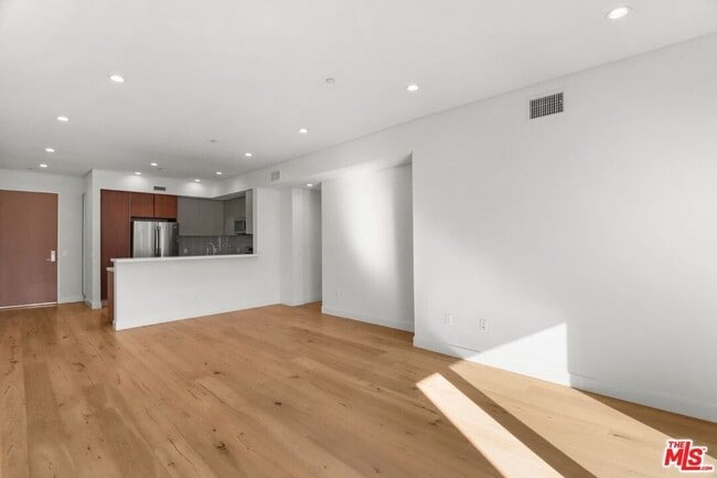 Building Photo - 938 Orange Grove Ave