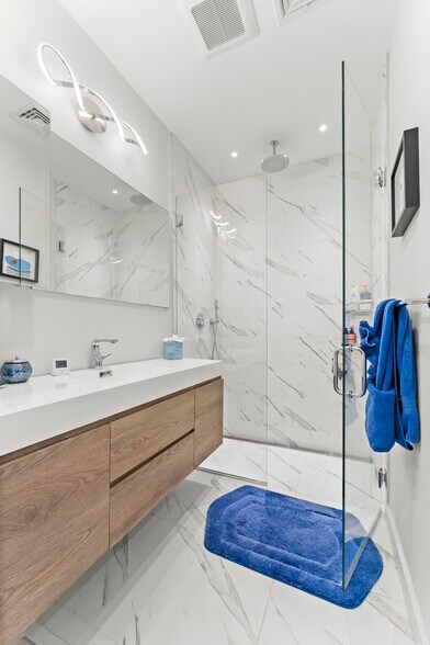 Building Photo - 191 Condor St