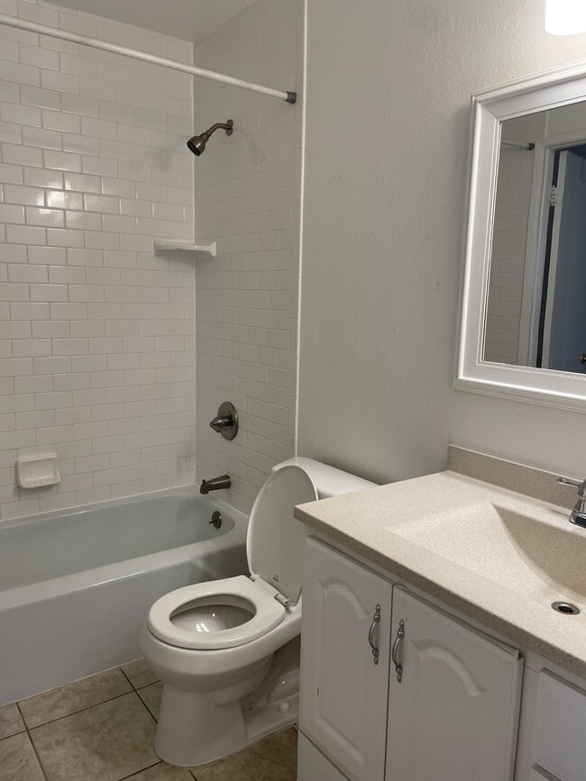 Building Photo - 3915 S Boston St