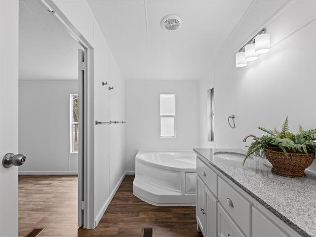 Building Photo - 146 Deerwood Ln