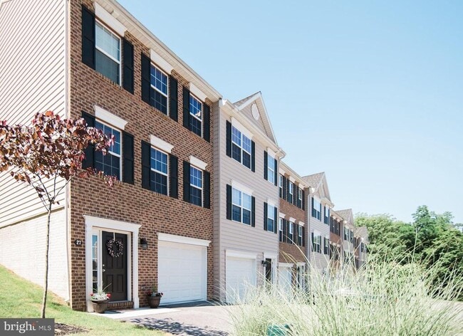 Building Photo - 40 Mustang Dr