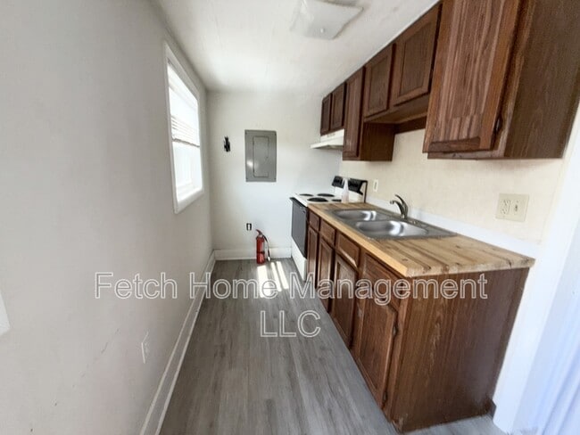 Building Photo - 243 S 10th St