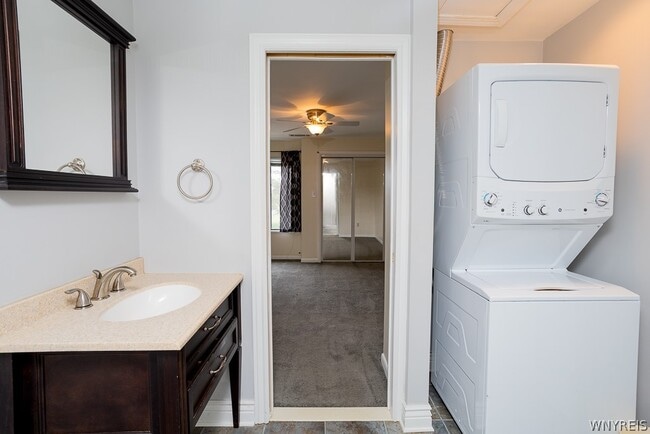 Building Photo - 45 Beehunter Ct