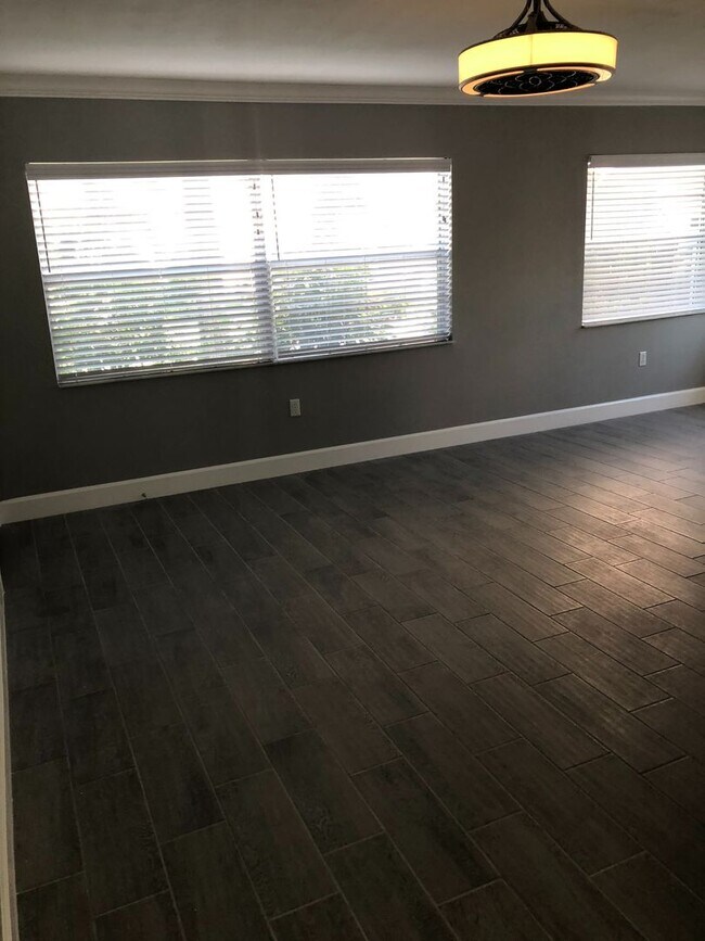 Building Photo - WALK TO THE BEACH FROM YOUR TOTALLY UPDATED, BEAUTIFUL CONDO!