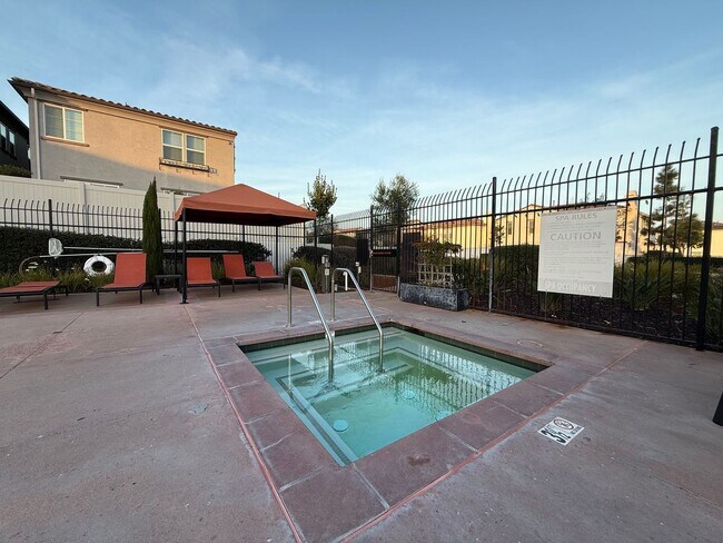 Building Photo - Great 2B/2.5BA Townhome in Oceanside!