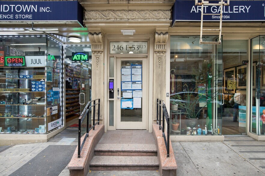 Building Photo - 246 E 53rd St
