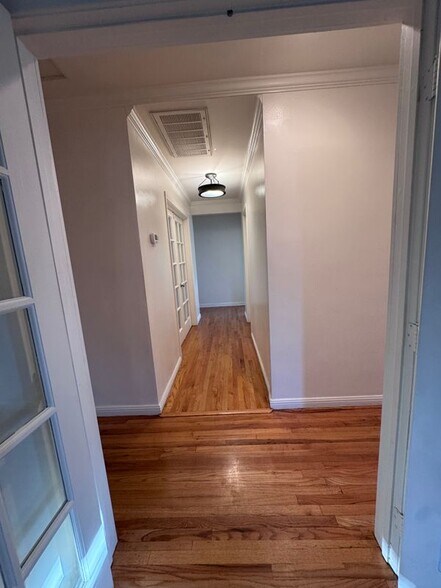 Building Photo - 624 W Hammel St
